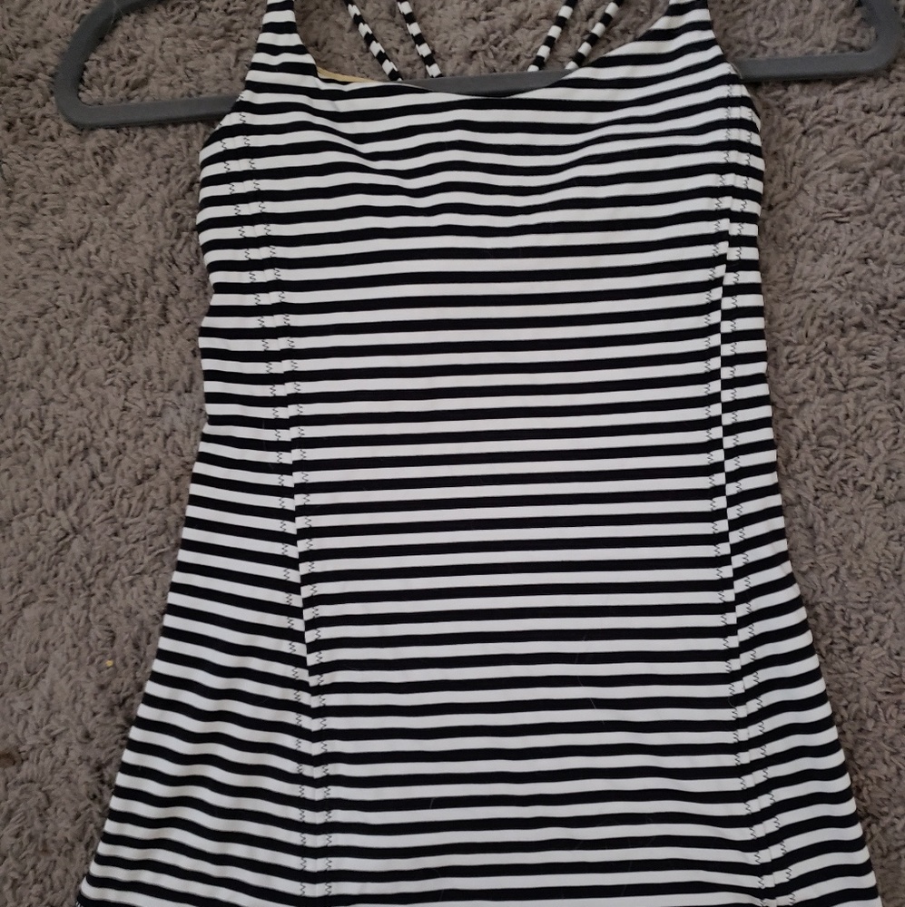Lululemon black striped sz 4